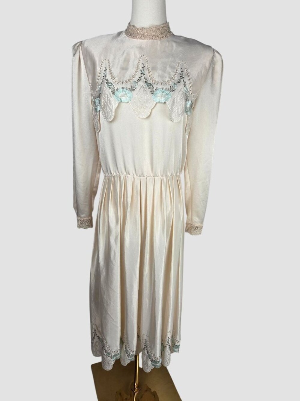 Donna Morgan Vintage Dress 8 Cream Satin‎ Cottagecore Coquette Lace Trim Maxi